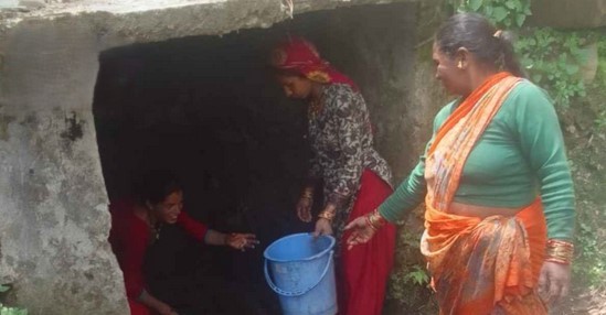 चंपावत में पिरूल ब्रिकेट से महिलाओं की आर्थिक सशक्तिकरण और नौलों की सफाई का अनूठा अभियान